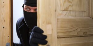 FAMILIA LLEGÓ DE VACACIONES Y LE HABÍAN ENTRADO A SU CASA