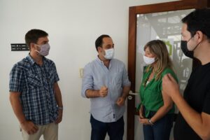 ALVAREZ RODRIGUEZ Y USTARROZ VISITARON EL CENTRO DE INFORMACION DE VIVIENDA SUSTENTABLE