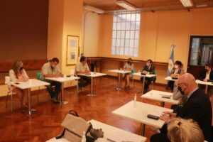 PROVINCIA AUMENTÓ SALARIOS ESTATALES POR DECRETO