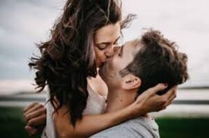 CURIOSIDADES DEL 13 DE ABRIL: DIA INTERNACIONAL DEL BESO