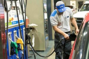 1 DE MAYO: YPF ANUNCIÓ UNA BAJA EN SUS COMBUSTIBLES