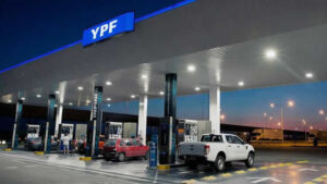YPF IMPLEMENTARÁ AUTOSERVICIO DE NAFTA Y SERÁ MÁS BARATA EN LA MADRUGADA