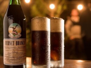 27 DE NOVIEMBRE: FERNET, LA MEDICINA QUE SE CONVIRTIO EN APERITIVO