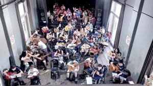 ORQUESTA DE GUITARRAS DE MERCEDES Y SUIPACHA EN EL C.C. LA TROCHA