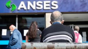 OFICIALIZAN BONO DE 70 MIL PESOS A JUBILADOS CON LA MÍNIMA