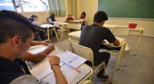 SÓLO 1 DE CADA 10 ALUMNOS EN EL PAIS TERMINA LA SECUNDARIA EN TIEMPO Y FORMA
