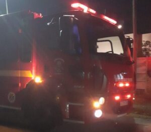 INCENDIO DE GALPÓN LINDERO A VIVIENDA EN RUTA 41