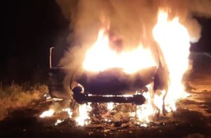 INCENDIO DESTRUYÓ ÍNTEGRAMENTE AUTOMÓVIL EN RUTA NACIONAL 5