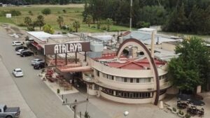PARARON A COMPRAR FACTURAS Y TRAS INTENTO DE ROBO, BALEARON A UN DELINCUENTE