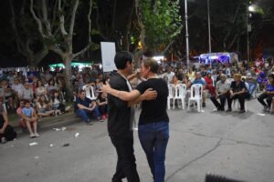 COMIENZA LA RECORRIDA POR LOS BARRIOS DE CINE Y VERANO EN LAS PLAZAS