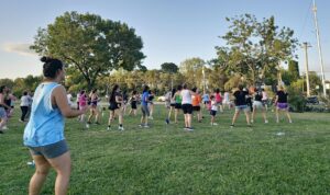 LLEGÓ EL VERANO Y COMIENZAN LAS CLASES AERÓBICAS EN LA AV. 1 Y 40
