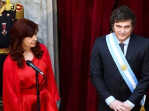 MILEI FIRMÓ PROYECTO DE FICHA LIMPIA QUE DEJARÍA AFUERA DE COMPETENCIA A CFK