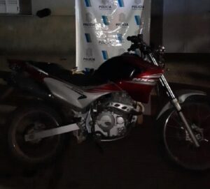 EN UN RASTRILLAJE EN PASTIZALES DE RUTAS 5 Y 41 RECUPERAN MOTO ROBADA