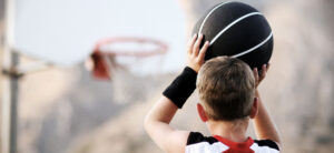 ASOCIACIÓN DE BÁSQUET NO PERMITE JUGAR A NIÑO POR HACERLO TAMBIÉN EN OTRA LIGA