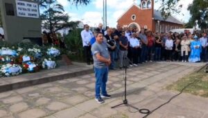EMOTIVO ACTO POR LOS VETERANOS Y CAÍDOS EN LA GUERRA DE MALVINAS