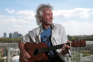 RAÚL PORCHETTO CONTÓ DE SU VIDA EN MERCEDES Y QUE TIENE UNA GUITARRA DE GARDEL
