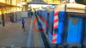 MORENO: UNA MUJER CAYÓ A LAS VÍAS AL QUERER SUBIR AL TREN A MERCEDES (VIDEO)