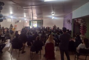 DECENAS DE PERSONAS INSCRIPTAS PARA SU LICENCIA DE CONDUCIR EN GOWLAND