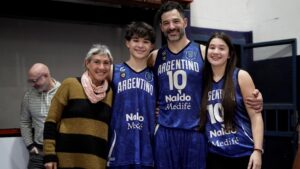 ENTREVISTA A JUANCHI CANGELOSI: «PARECIERA QUE LLEVAMOS EL BÁSQUET EN LA SANGRE»