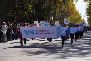 DESFILE DEL 25 EN HOMENAJE A LA EDUCACIÓN EN MERCEDES