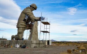 SE INAUGURA EL MONUMENTO AL SOLDADO ARGENTINO