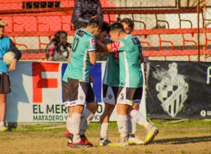 TRIUNFO VITAL DE CLUB MERCEDES ANTE ATLAS POR LA PRIMERA C