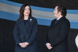 FEROZ INTERNA: VILLARRUEL APUNTÓ A DEFENSA POR COMPRA DE AVIÓN EN MAL ESTADO