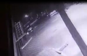 GRAVE SINIESTRO VIAL ENTRE MOTO Y AUTO ESTACIONADO: UN FALLECIDO