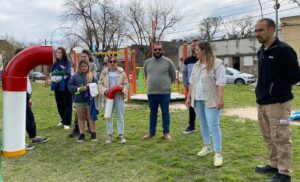 ALUMNOS IMPULSAN COLOCACIÓN DE COLILLEROS EN PLAZAS DE SUIPACHA