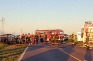 VIOLENTO CHOQUE EN RUTA 5: DOS MUERTOS E INCENDIO DE AMBAS CAMIONETAS