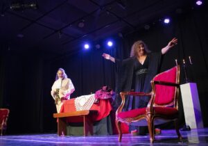 NOCHE DE TEATRO PARA ESCUELAS A SALA LLENA