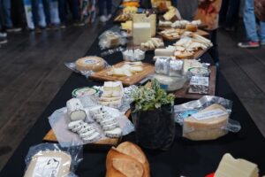 COMENZÓ EL ENCUENTRO DE QUESEROS ARTESANALES EN MERCEDES