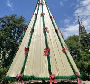 MAÑANA LUNES PAPÁ NOEL ESTARÁ EN PLAZA SAN MARTIN