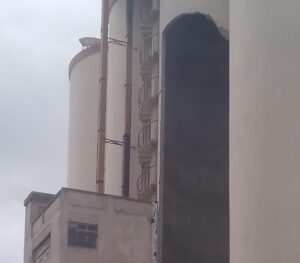 MOLINO CORES: «YA SE VACIÓ MÁS DEL 50% DEL TRIGO DEL SILO AGRIETADO»