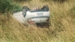 VOLCÓ UNA FAMILIA EN SU AUTOMÓVIL EN RUTA 5
