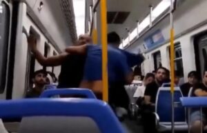 VIRALIZAN PELEA EN UN TREN: ¿CÓMO ACTÚAN LOS PASAJEROS?