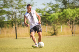 CLUB MERCEDES PRESENTÓ SUS PRIMEROS REFUERZOS