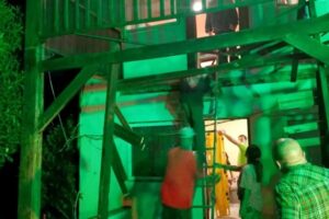 CAYÓ BALCÓN EN CHAPADMALAL: AL MENOS 5 JÓVENES HERIDOS