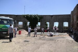 AVANZA LA CONSTRUCCIÓN DE ANFITEATRO CON REMINISCENCIA FERROVIARIA