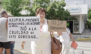 FUERTE MANIFESTACIÓN POR DESPIDOS FRENTE AL PAMI