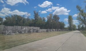 GOLDNEY: VECINOS DENUNCIAN CONSTRUCCIÓN DE GRAN MURO EN INGRESO AL PUEBLO