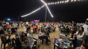 BUENA CONCURRENCIA EN LA NOCHE EN EL VIVERO
