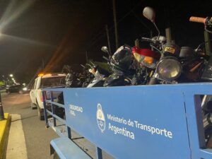 AMPLIO OPERATIVO CON SECUESTROS DE MOTOS, AUTO Y RETENCIÓN POR RUIDOS