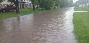 TEMPORAL EN MERCEDES GENERÓ INCONVENIENTES Y EL RÍO SALDRÁ DE SU CAUCE