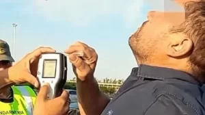 MERCEDES: MANEJABA CON 2.08 DE ALCOHOL EN SANGRE Y LE TIRÓ CAMIONETA ENCIMA A UN AUTO