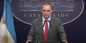 GOBIERNO ANUNCIA DESCLASIFICACIÓN DE ARCHIVOS DE LA SIDE SOBRE LA DICTADURA