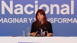 CRISTINA FERNÁNDEZ: «EL PAIS VIVE UNA DESCOMPOSICIÓN INSTITUCIONAL»