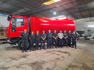 INTERNOS DE LA UNIDAD 5 RESTAURARON CAMIÓN PARA LOS BOMBEROS