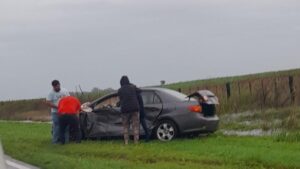 RUTA 5: CHOQUE DE AUTO CON CAMIÓN ESTACIONADO EN LA BANQUINA