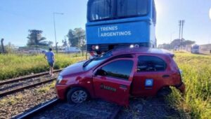 URGENTE: MERCEDINOS ATROPELLADOS EN SU AUTO POR UN TREN DE CARGA
